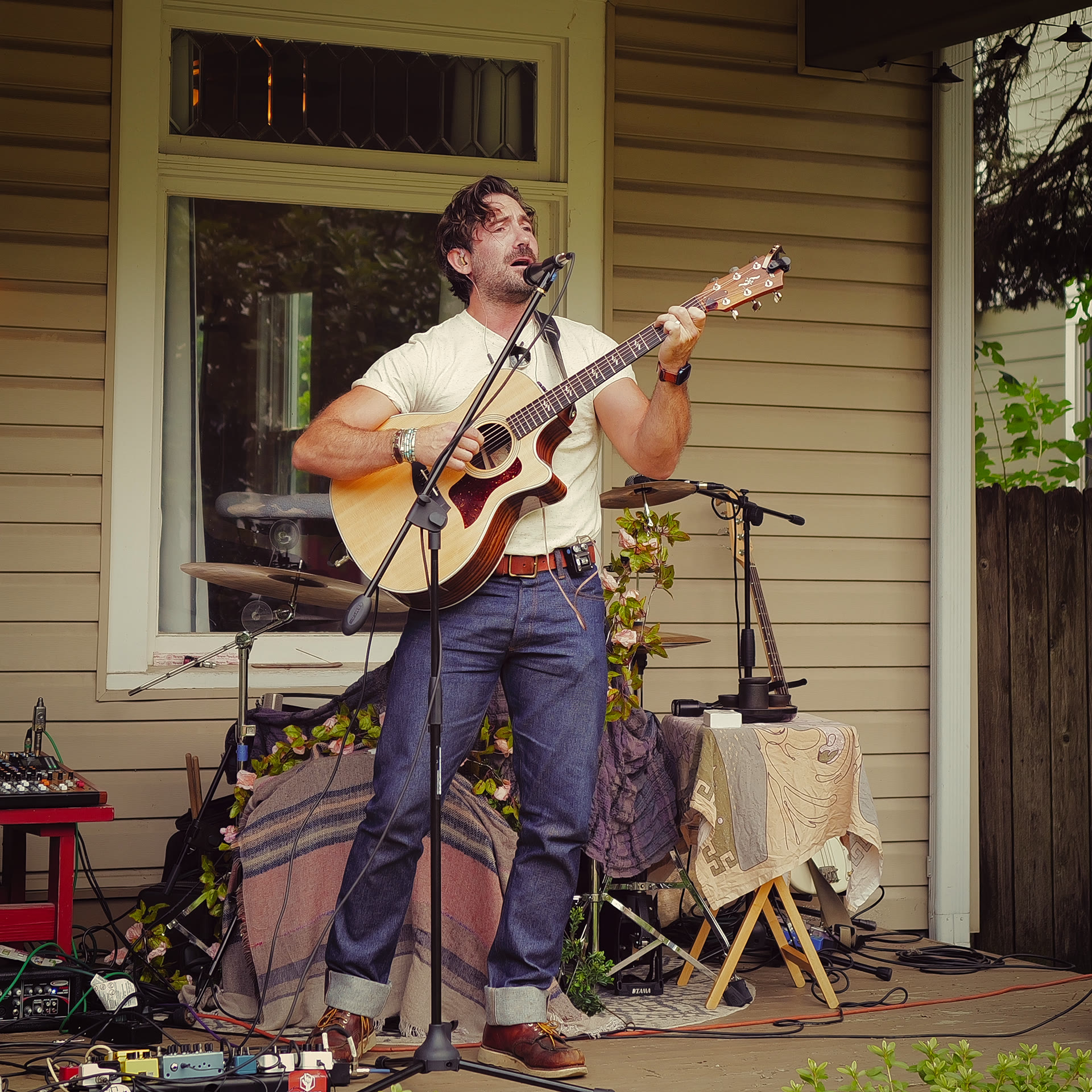 Selvedge live performance close-up